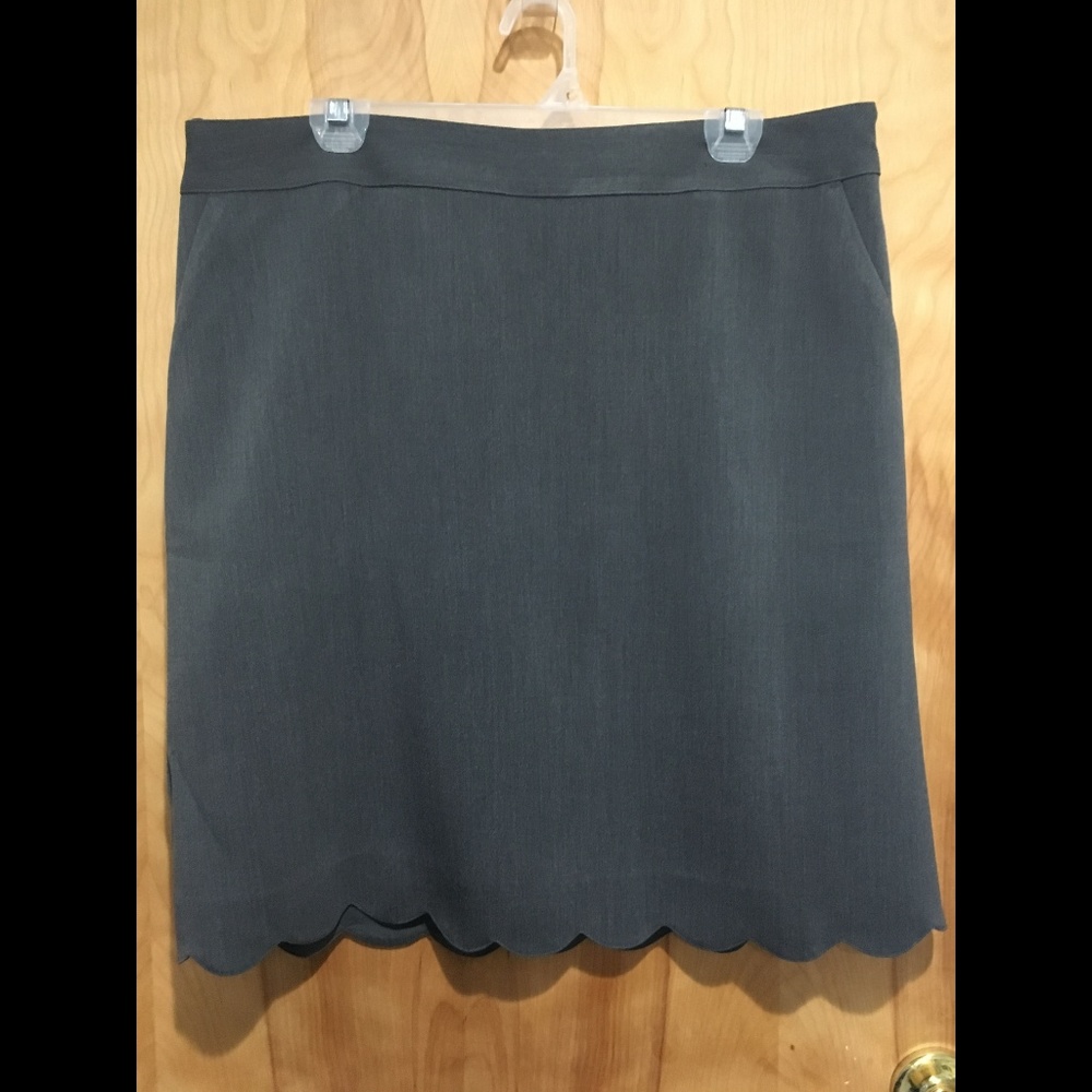 LOFT SCALLOPED POCKET SHIFT SKIRT (TALL)